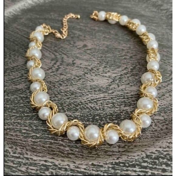 Faux Pearl Beaded Necklace - Picture 4 of 11